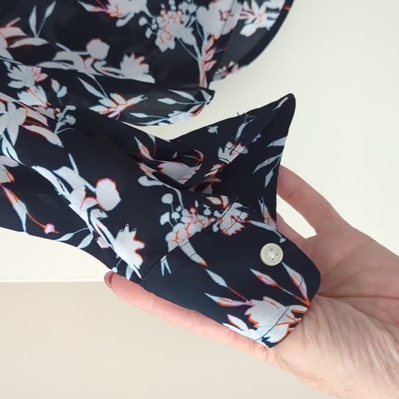 Banana Republic Navy Floral Blouse Size XS - Picture 3 of 10